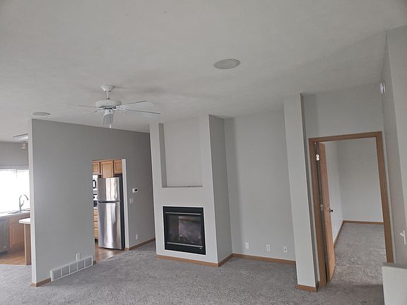 4th image of 15403 Camden Ave