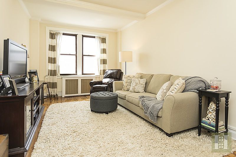 1st image of 457 W 57th St #402