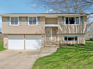 11690 Johnson Dr, Parma, OH
