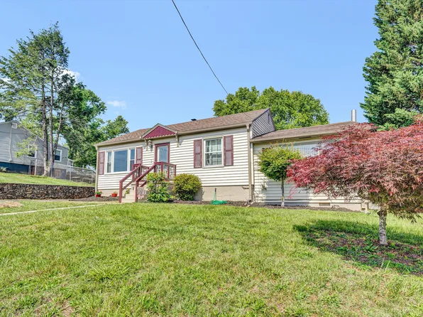 2327 Peach St, Salem, VA 24153