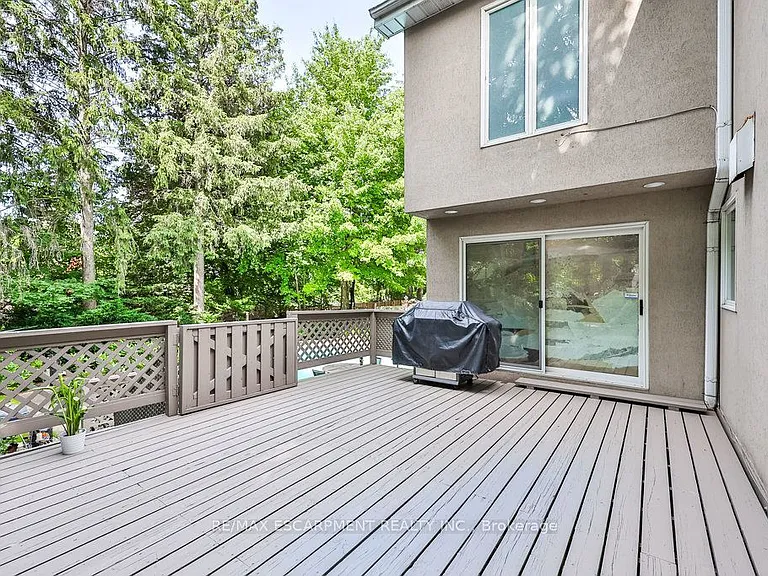 1430 Hurontario St #A — Photo 27