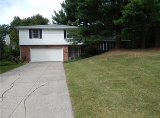 18 Poplar Ave, Orchard Park, NY 14127