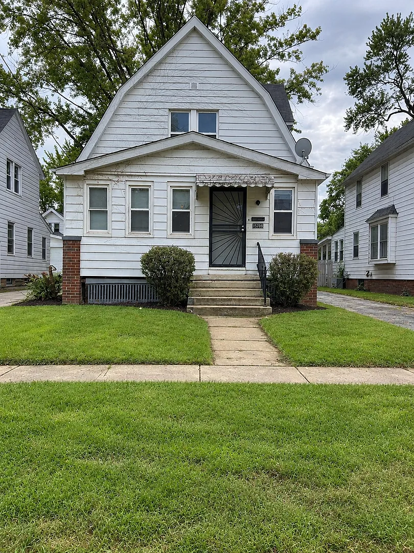 Beautiful 3 BR 1.5B near Art District — Photo 1