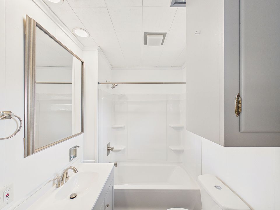 1st Floor Bathroom