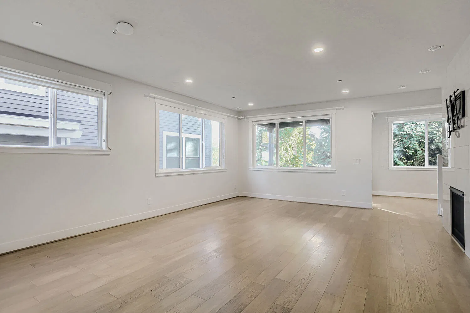 4 bed, 3.5 bath, 2190 sqft, $4,995 — Photo 3