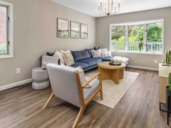 212 Park Rd, Riverhead, NY 11901