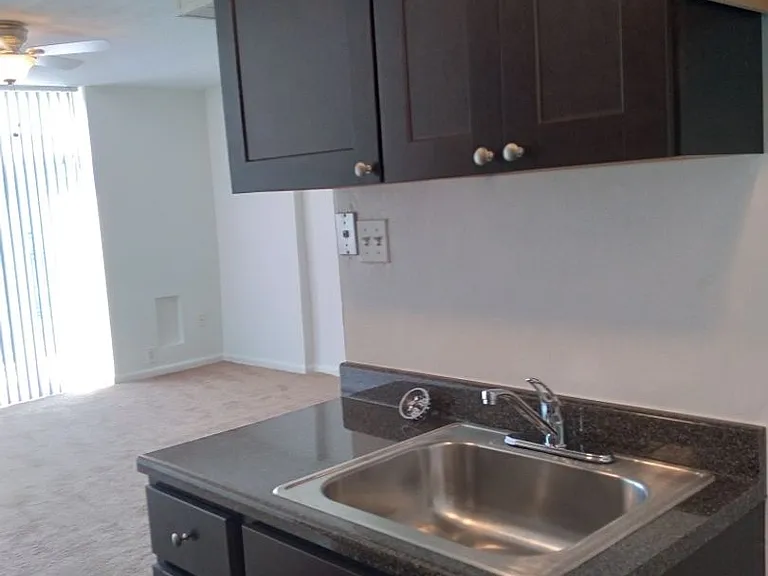 Creswood Apartments- Come home to Convenience! — Photo 31