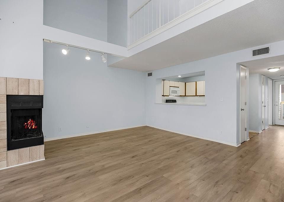 8757 W 106th Ter, Overland Park, KS 66212 | Zillow