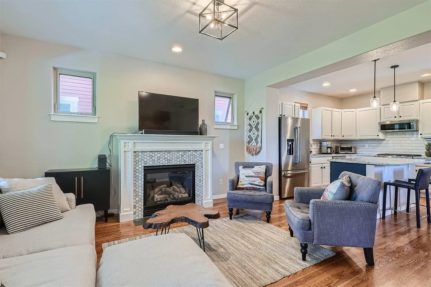 5 bed, 3.5 bath, 2760 sqft, $4,500 — Photo 4