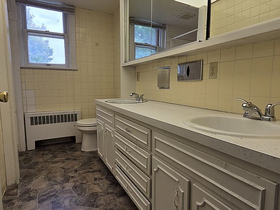 5th image of 165 W 6th St #2