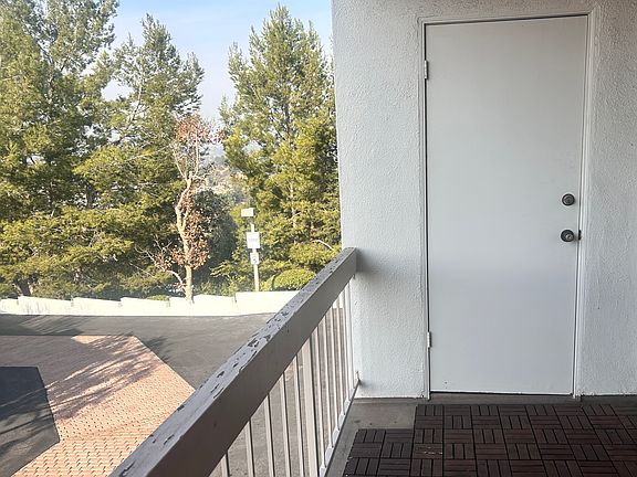 5th image of 752 Portola Ter