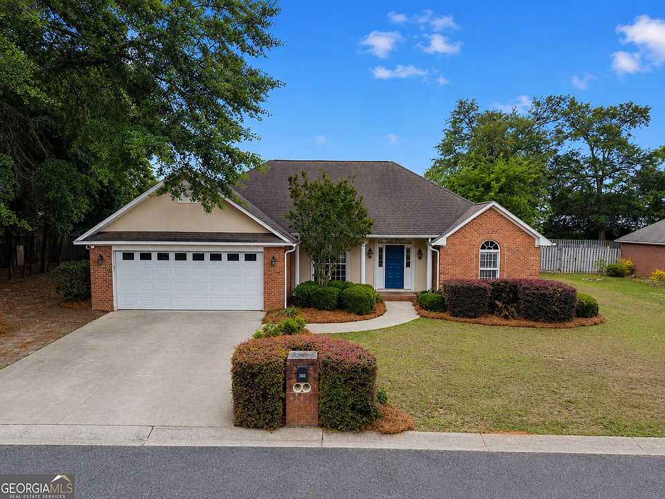 1st image of 300 Oak Pointe Dr