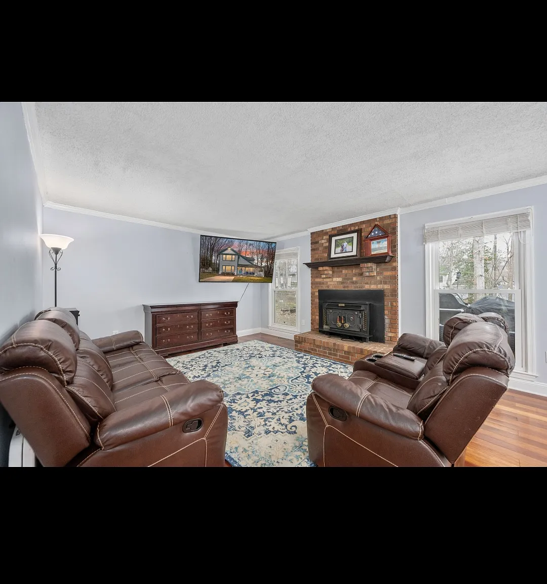 3 bed, 1880 sqft, $3,200 — Photo 3
