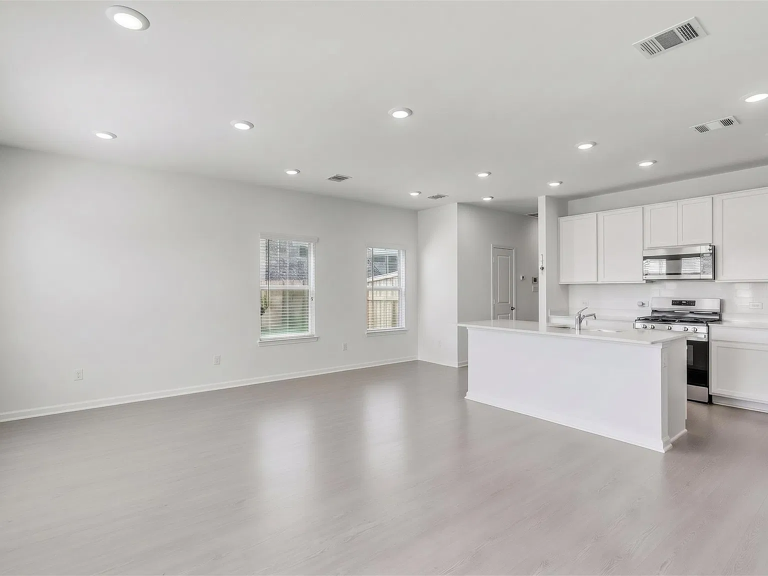 3 bed, 2.5 bath, $2,295 — Photo 4