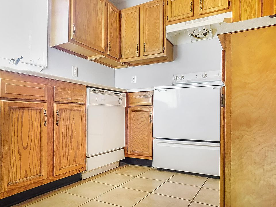 1st image of 22025 Oxford Ct APT 3A