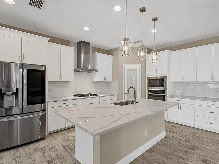 3934 Maurice Ave — Photo 5