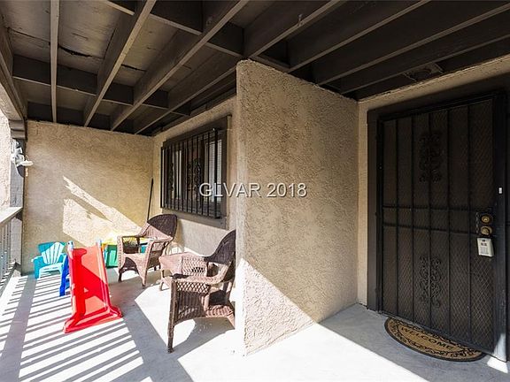 2nd image of 4922 Calle Del Oya