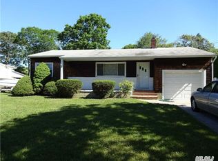 15 Staller Blvd, Hampton Bays, NY 11946