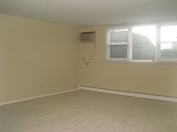 4th image of 946 Evanston St APT 110