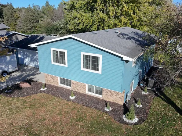 524 10th Ave NW, Dodge Center, MN 55927