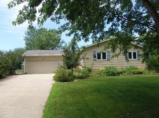 1525 Riverview Dr, Huron, SD 57350