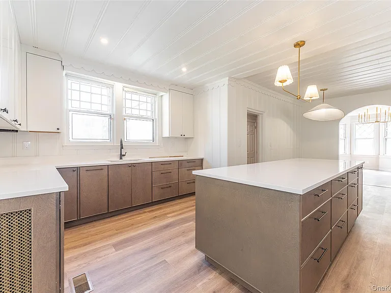 486 Oxford Rd — Photo 15