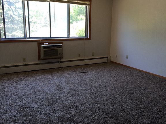 3rd image of 915 18 1/2 St S APT 2