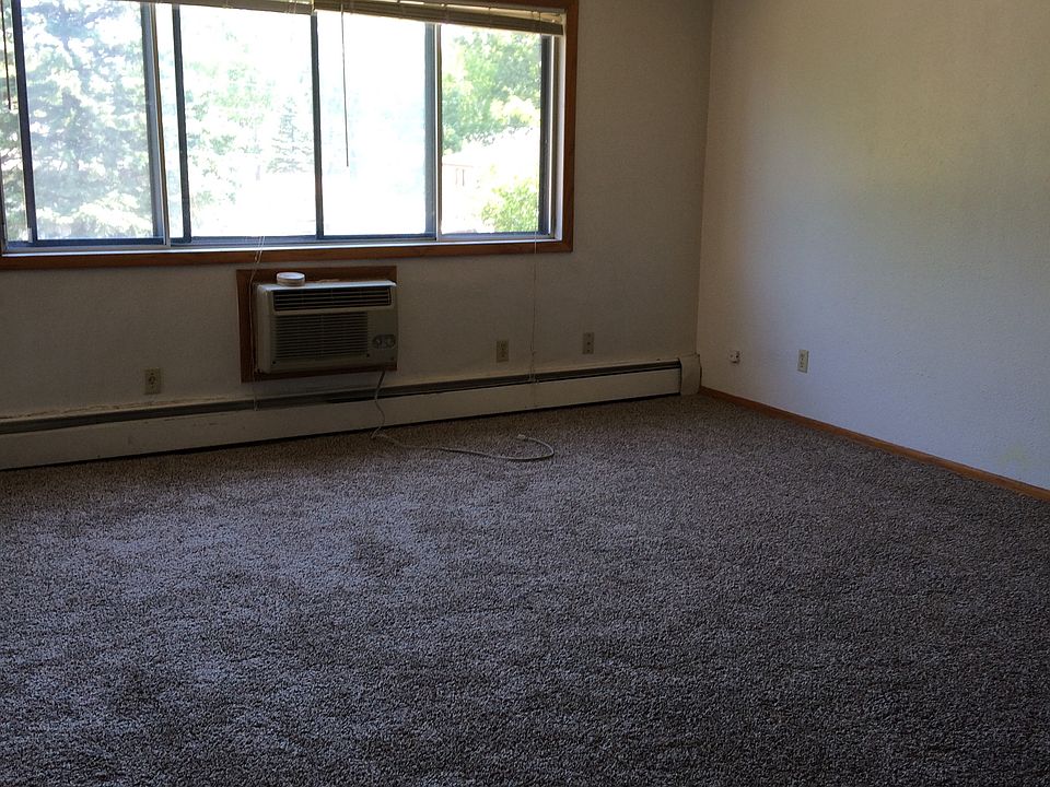 2nd image of 921 18 1/2 St S APT 4