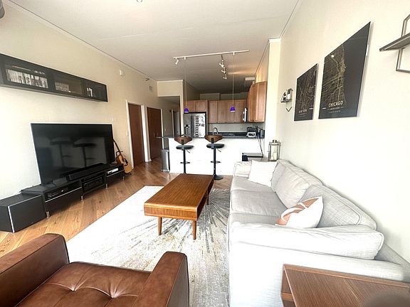 3rd image of 1819 S Michigan Ave Unit 707