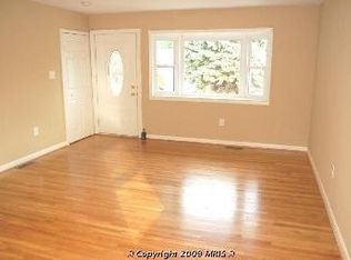 1011 S Hoga Rd, Sterling, VA 20164