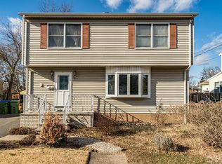 33 Chestnut St, Edison, NJ 08817