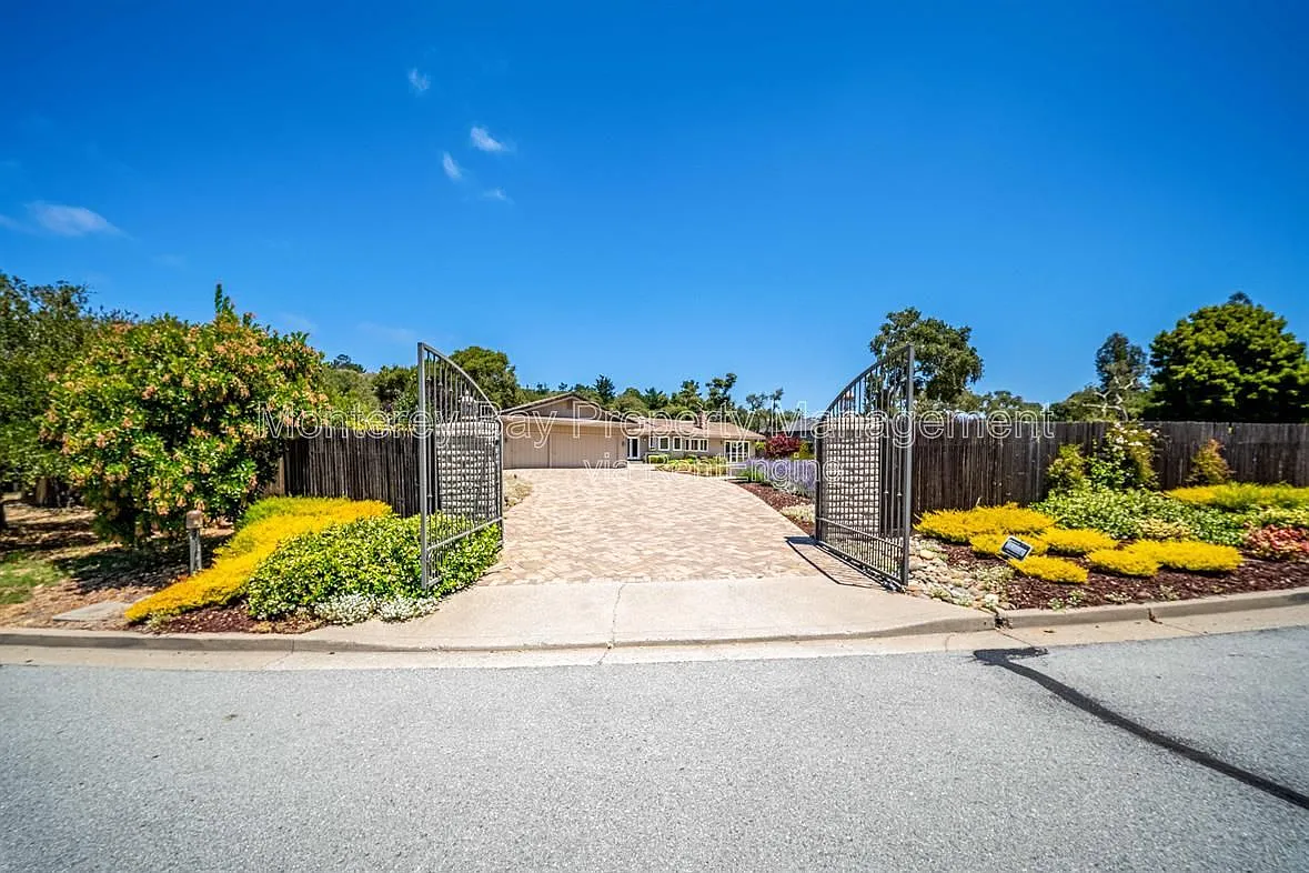 3 bed, 2.5 bath, 2297 sqft, $4,999 — Photo 1