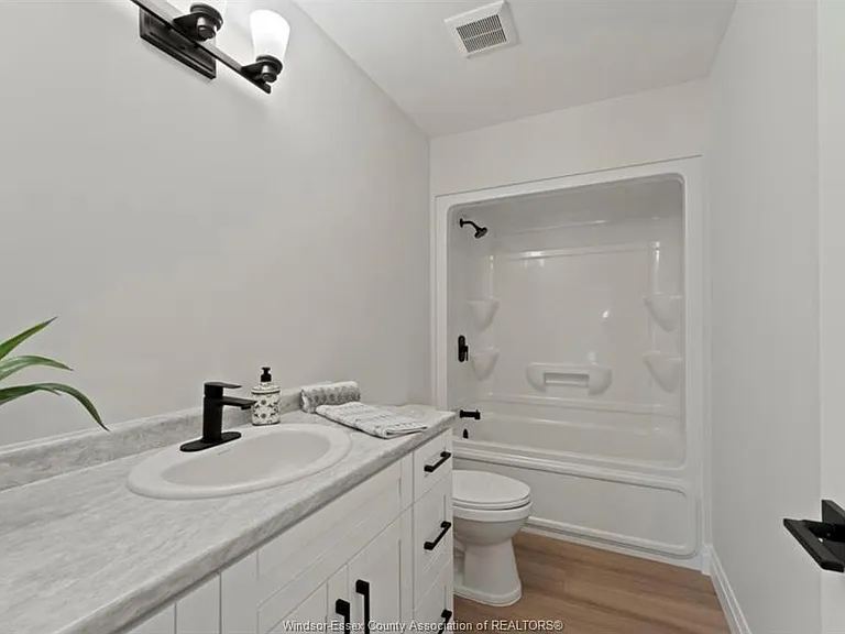 1844 Meighen Rd #2 — Photo 11