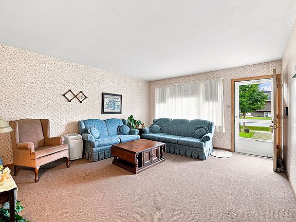 4th image of 10319 S 82nd Ave