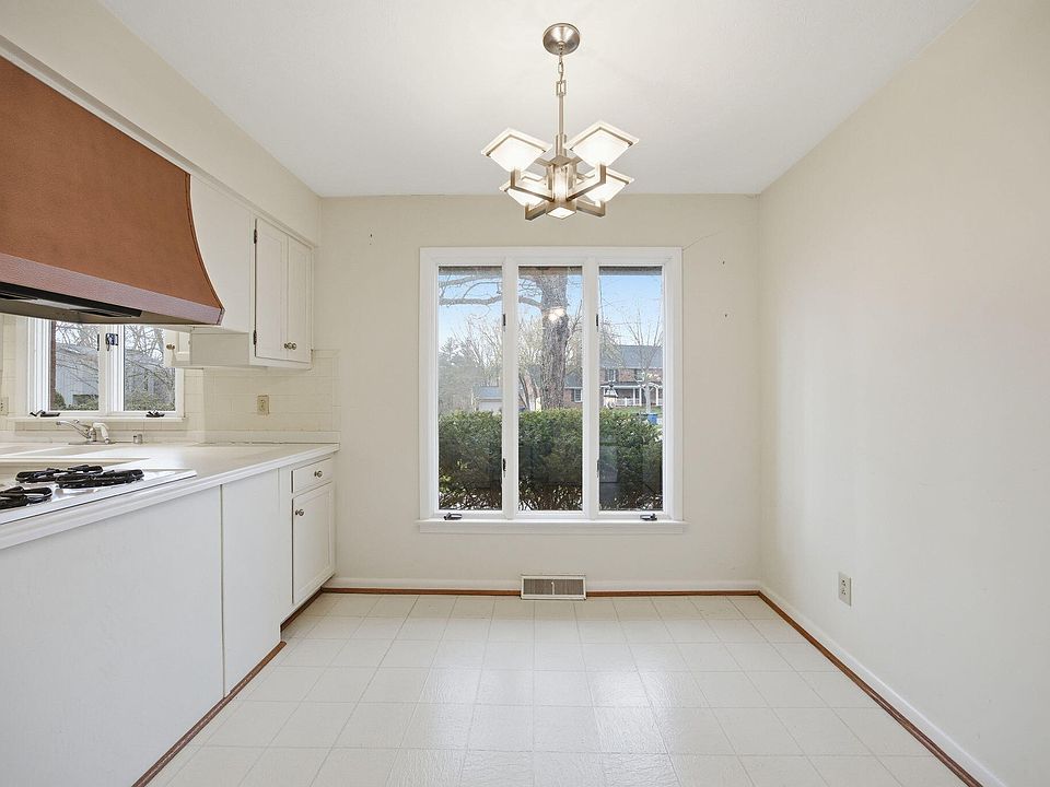 31st image of 2044 Manor Dr