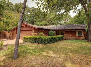 624 Post Oak Dr, Hurst, TX 76053
