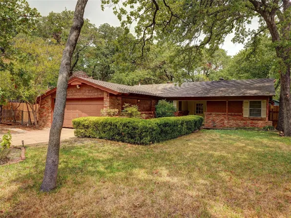 624 Post Oak Dr, Hurst, TX 76053