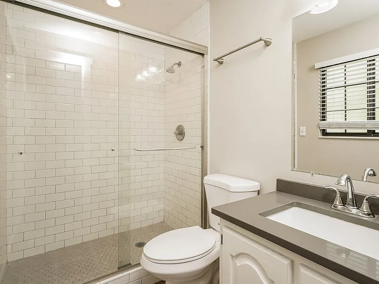 149 N 400 W — Photo 11