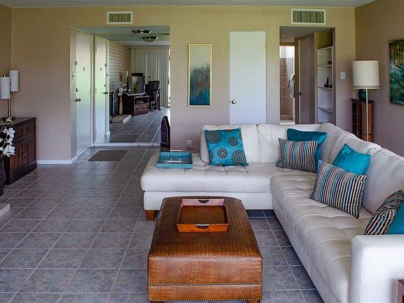 4th image of 500 E Country Club Dr Unit 2
