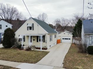 910 15th Ave NE, Rochester, MN 55906