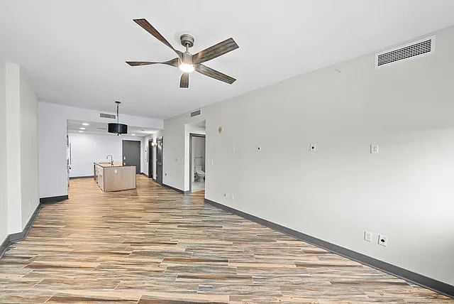 2 bed, 1050 sqft, $2,750 — Photo 4
