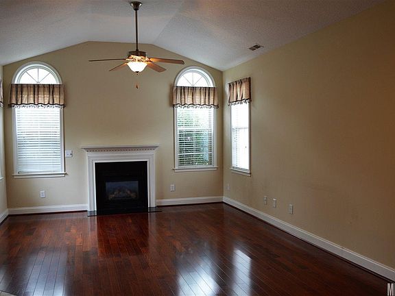 3rd image of 809 Wynnshire Dr