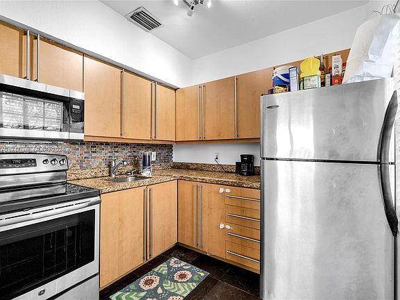 3rd image of 8335 NE Crespi Blvd #1