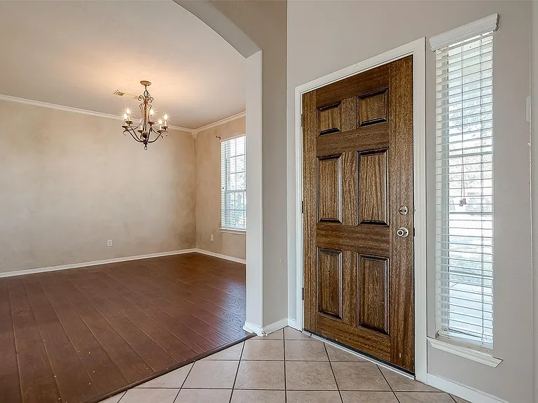 2118 Long Trail Path Ct — Photo 3