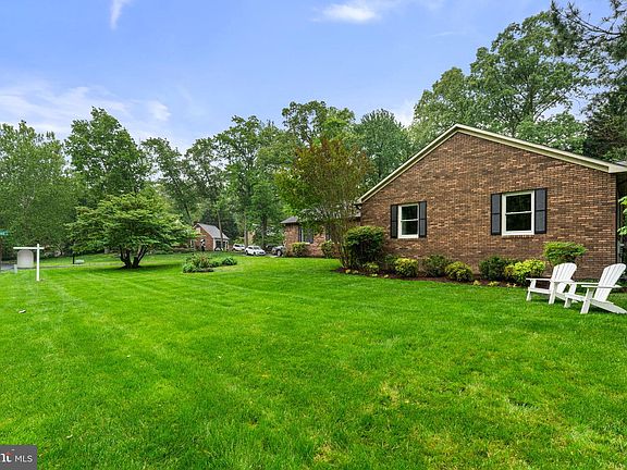 3rd image of 394 Hartman Dr