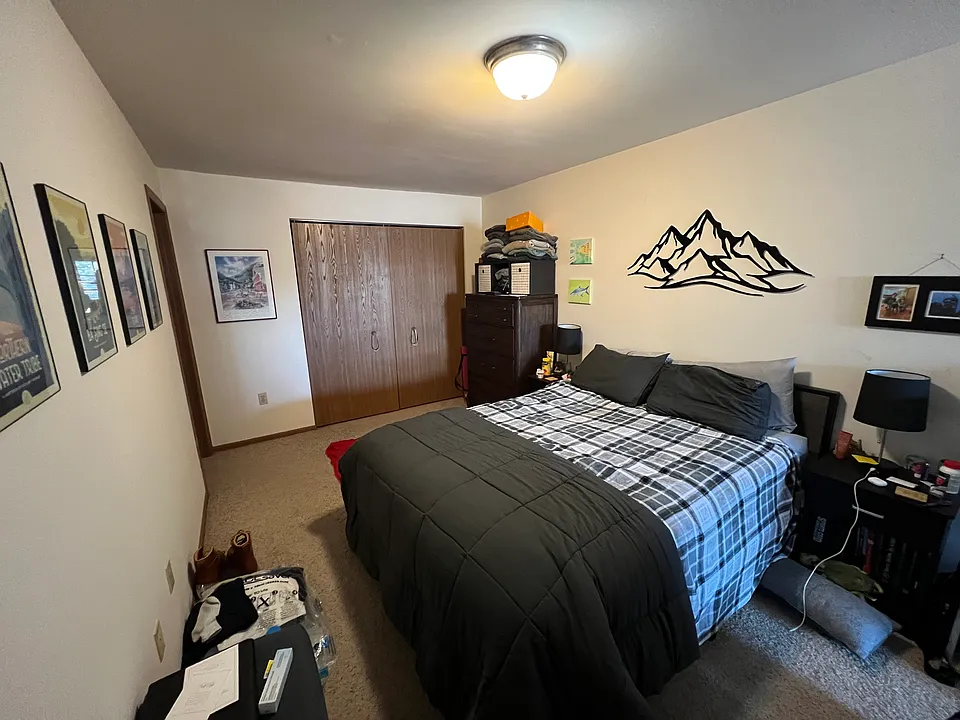 404 E Wilson St #204