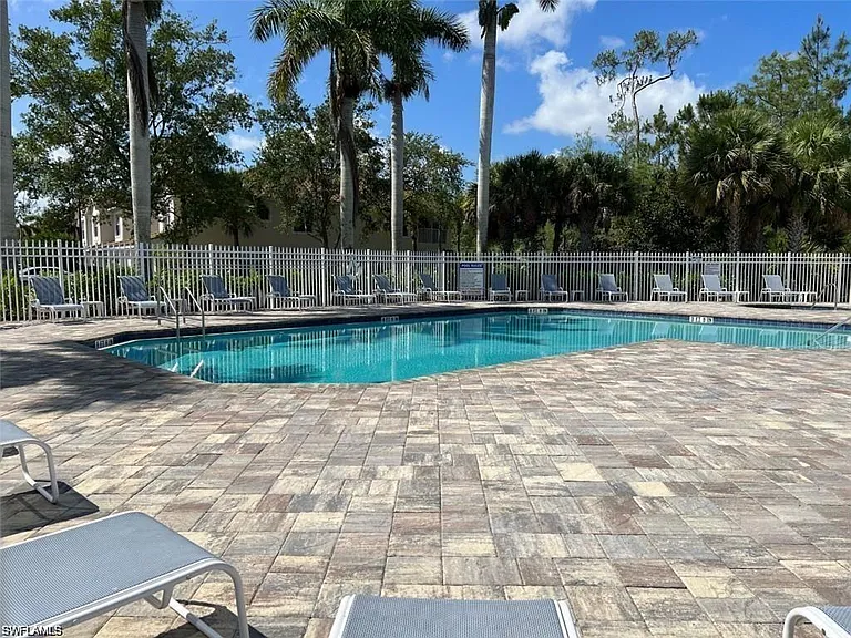 1405 Tiffany Ln #1408 — Photo 1
