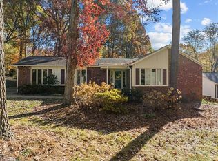 118 Village Ln, Greensboro, NC 27409