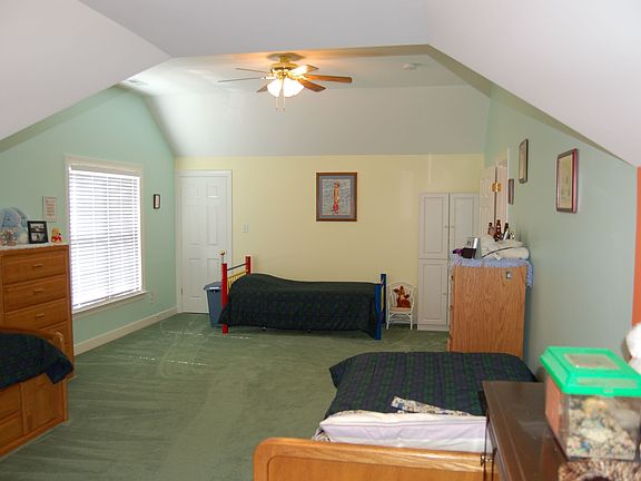 Large bedroom measures 28 x 15