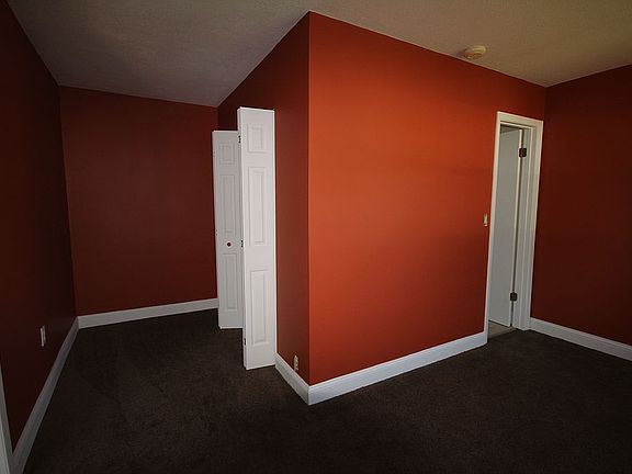 1st floor bedroom or office